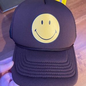 Urban smile trucker hat